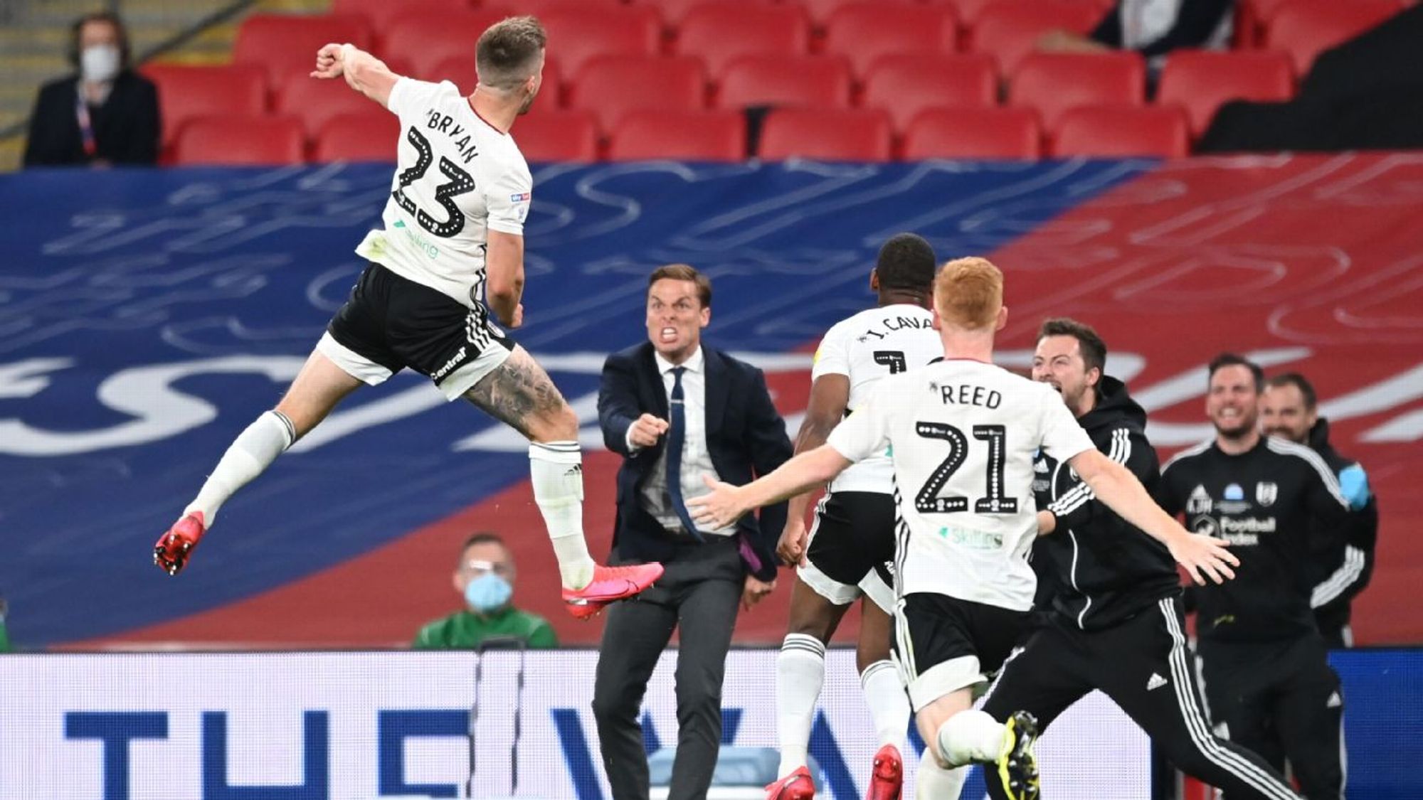 中场剑指亚 中场剑指亚